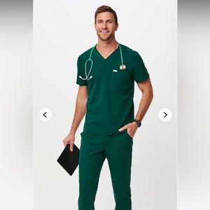 Men’s Figs Three-Pocket Scrub Top Hunter Green XL new with tags, 3 tops, 20 each